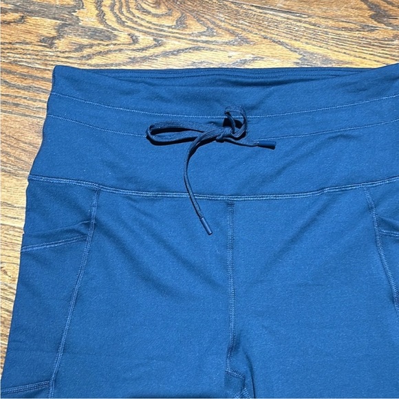 Velocity Large Shorts - Picture 2 of 6